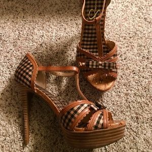 Super Super cute cedar mini gingham Heels!